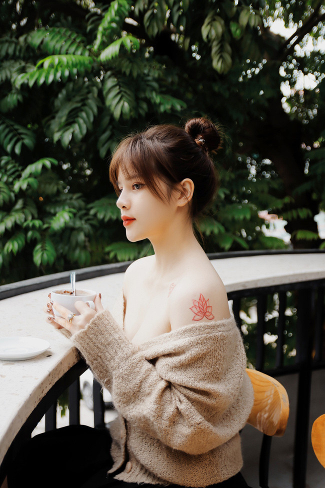 Cuộc sống cô nàng sôi động và tươi đẹp hơn kể từ sau khi cải thiện ngoại hình. Đến giờ, cô nàng vẫn duy trì chế độ ăn uống hợp lý và chăm chỉ luyện tập tại nhà để giữ gìn vóc dáng.