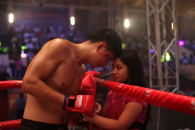  Trận so găng trong Sám hối: Sám hối là dự án phim được đầu tư kinh phí "khủng" lên tới 50 tỷ đồng. Phim thuộc nhóm tác phẩm thua lỗ nặng nề khi ra rạp đầu năm 2021 khi chưa thu về đủ 1 tỷ đồng. Thất bại của Sám hối là tất yếu, bởi bản thân tồn tại quá nhiều hạt sạn tình tiết khiến khán giả nhíu mày. Ảnh: Anh Sao Production.