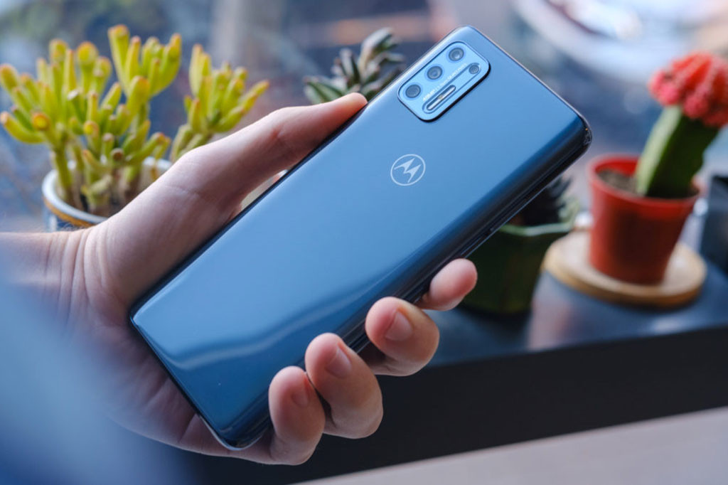 Tấm nền màn hình trên Motorola Moto G Stylus 2021 là loại IPS LCD kích thước 6,8 inch, độ phân giải Full HD Plus (2.400x1.080 pixel), mật độ điểm ảnh 386 ppi. Màn hình này chia theo tỷ lệ 20:9, bảo vệ bởi kính cường lực nhưng chưa rõ loại nào.