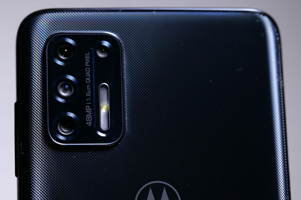 “Trái tim” của Motorola Moto G Stylus 2021 là vi xử lý Qualcomm Snapdragon 678 (11 nm) lõi 8 với tốc độ tối đa 2,2 GHz, GPU Adreno 612. Ram 4 GB đi kèm bộ nhớ trong 128 GB, có thể mở rộng dung lượng lưu trữ qua khay cắm thẻ microSD với dung lượng tối đa 512 GB. Hệ điều hành Android 10.