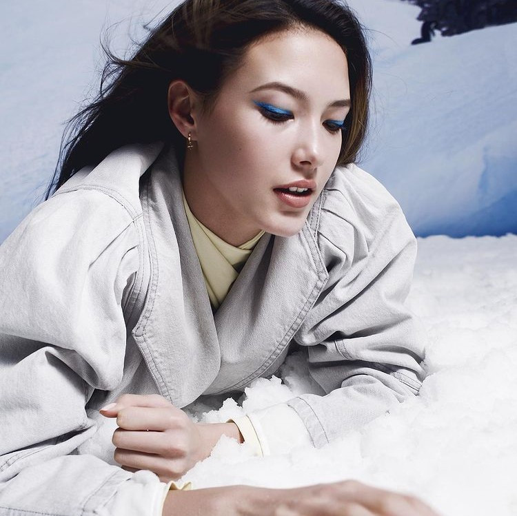 Eileen Gu còn là người mẫu, Influencer nhận được nhiều hợp đồng từ các thương hiệu lớn.