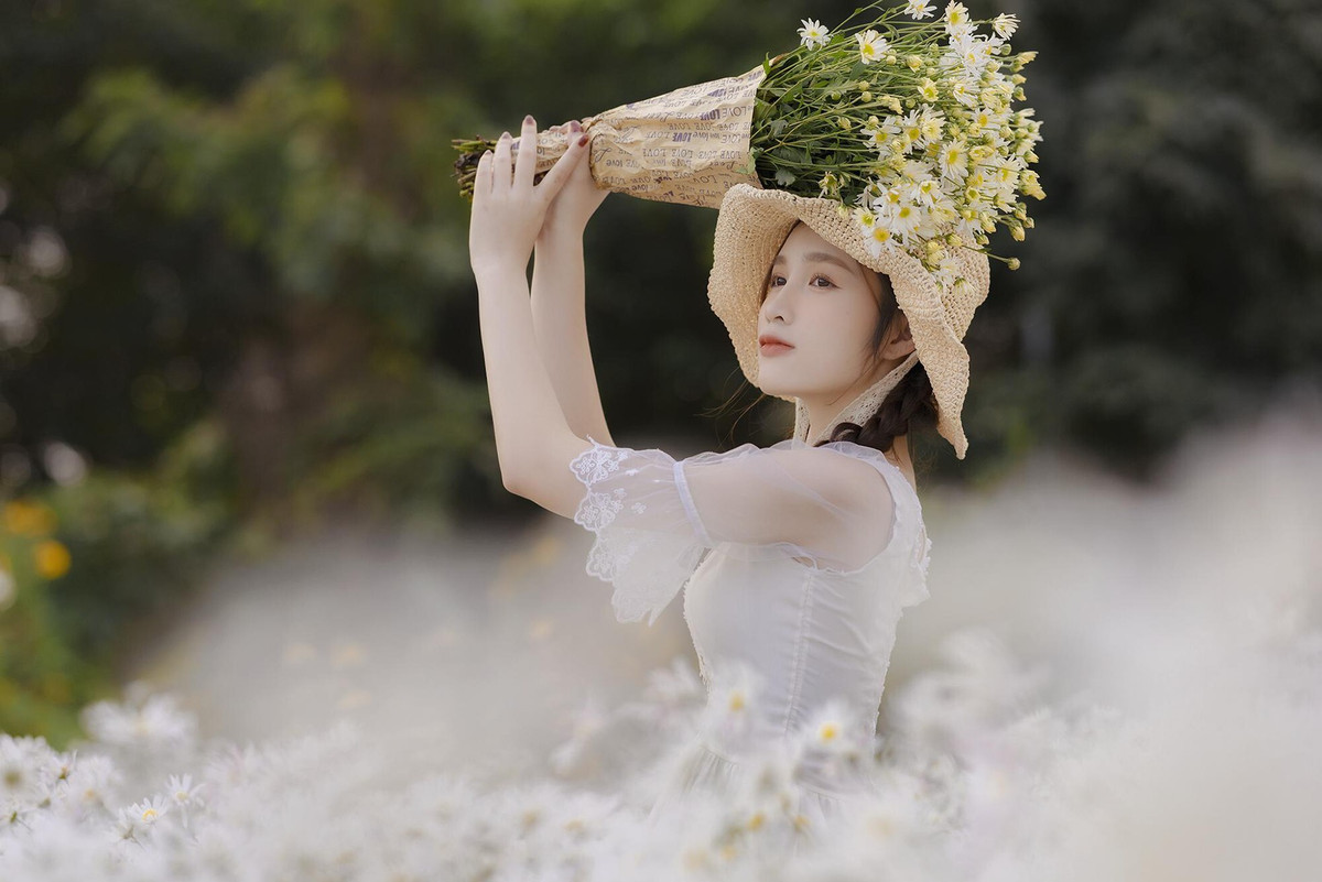 Hoa khoi DHQG Ha Noi khoe sac ben cuc hoa mi-Hinh-6