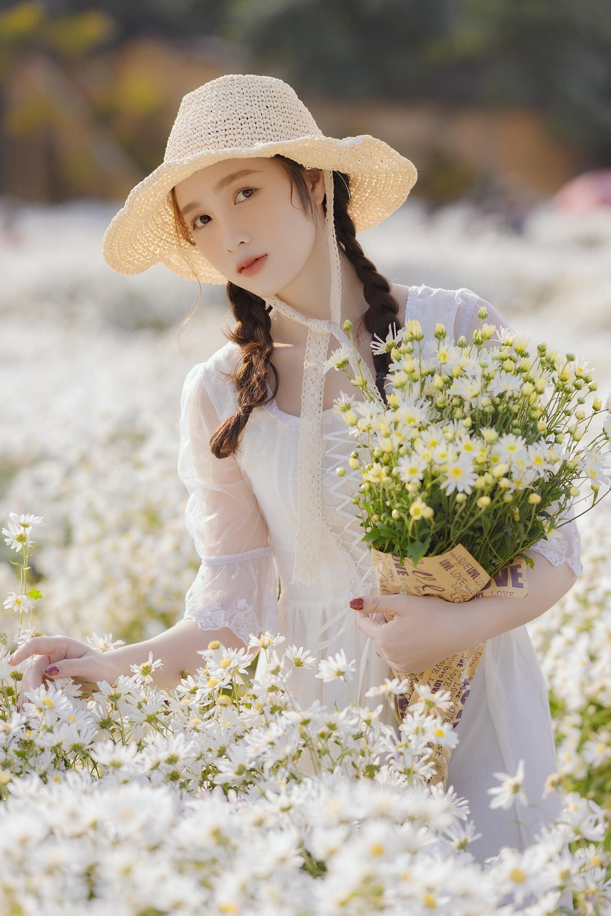 Hoa khoi DHQG Ha Noi khoe sac ben cuc hoa mi-Hinh-8