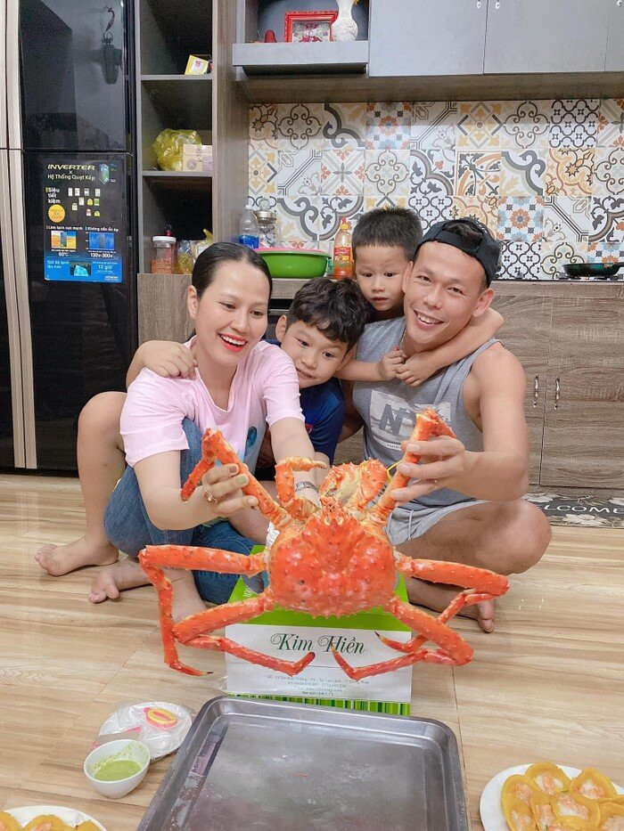 Nguoi vo dam dang day “quyen luc” cua thu mon Tan Truong-Hinh-3