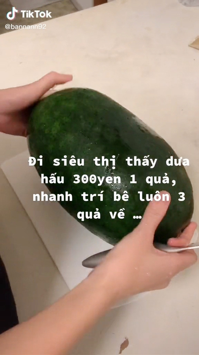 Mua dua hau re beo tai Nhat, thanh nien “ngam dang nuot cay”
