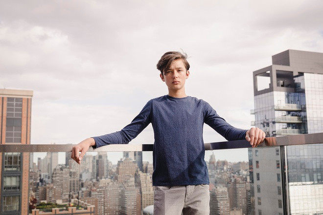 Cau be tu ky 13 tuoi tro thanh nguoi mau