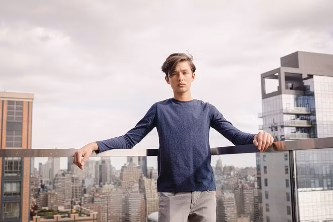 Cau be tu ky 13 tuoi tro thanh nguoi mau