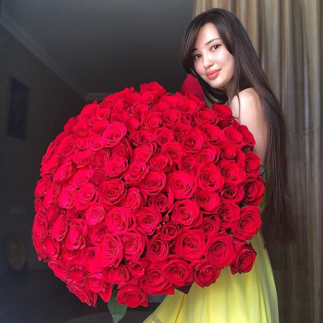 Sau 6 năm nổi tiếng, cô vẫn nhận được sự quan tâm lớn và sở hữu trang cá nhân với hơn 1 triệu người theo dõi. Bên cạnh sự nghiệp thể thao, Sabina còn dần được biết đến với vai trò người mẫu, lấn sân điện ảnh và thành lập thương hiệu thời trang riêng.