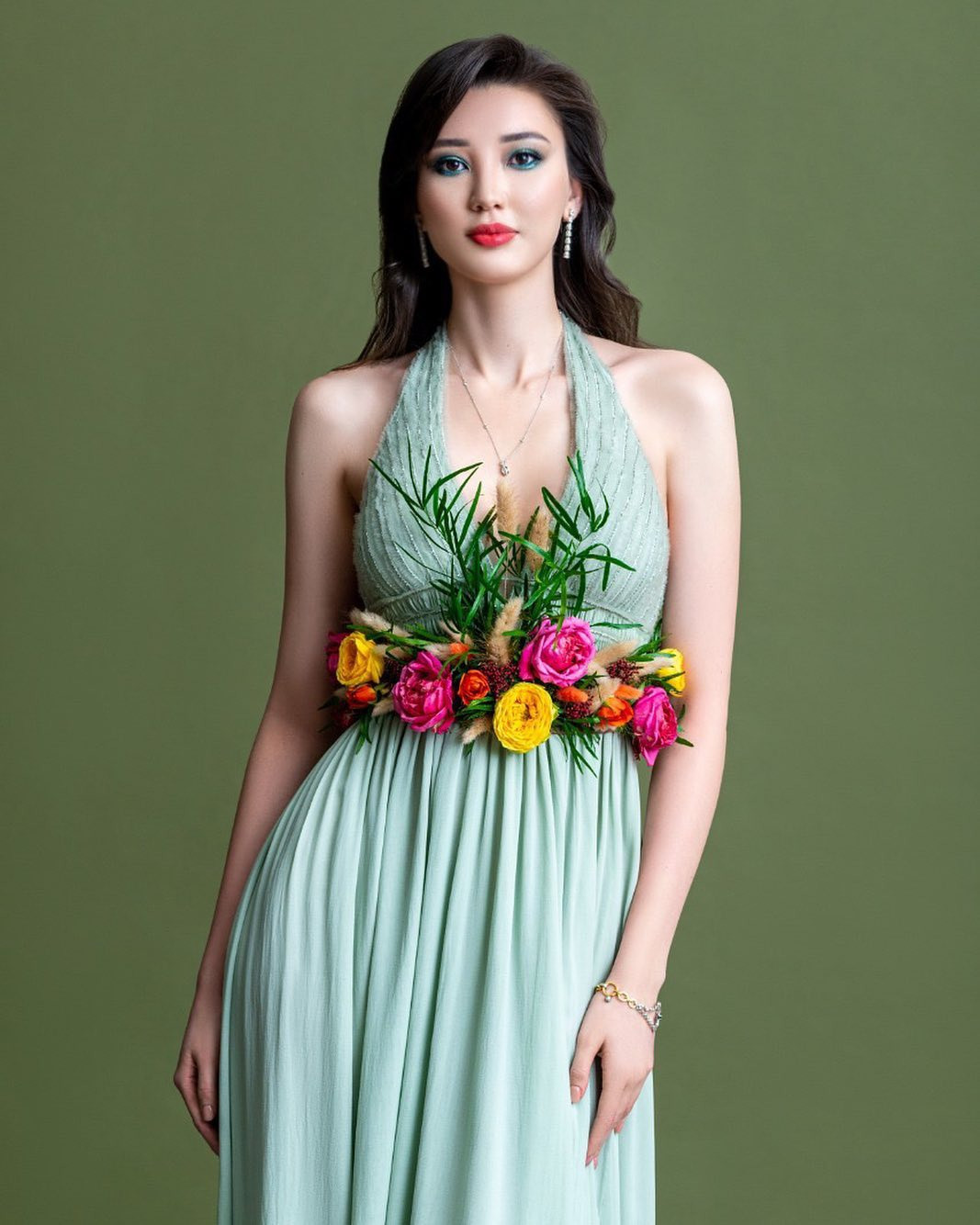 Cuối năm 2020, "nữ thần bóng chuyền" lên xe hoa với doanh nhân Sayat Tostykbayev, sinh năm 1988. Thông tin này khiến nhiều người bất ngờ vì trước đó cả hai không công khai mối quan hệ. Trên mạng xã hội, Sabina chưa từng đăng ảnh chồng và cũng không follow đối phương.