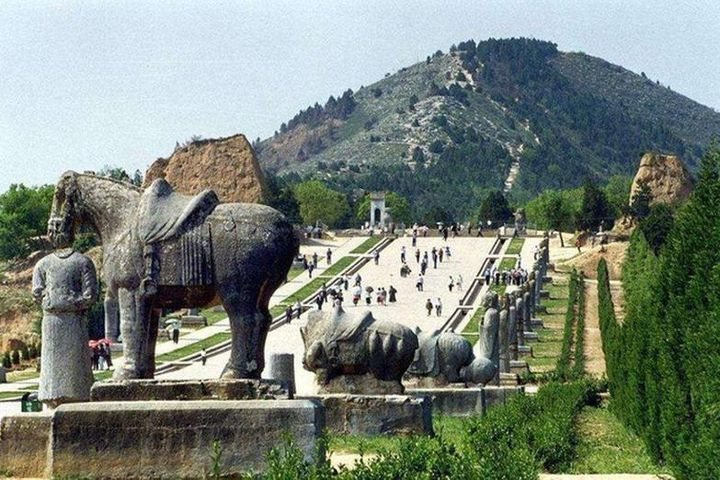 Bí ẩn rợn người về lăng mộ Võ Tắc Thiên: 500 tấn kho báu Bi an ron nguoi ve lang mo Vo Tac Thien: 500 tan kho bau