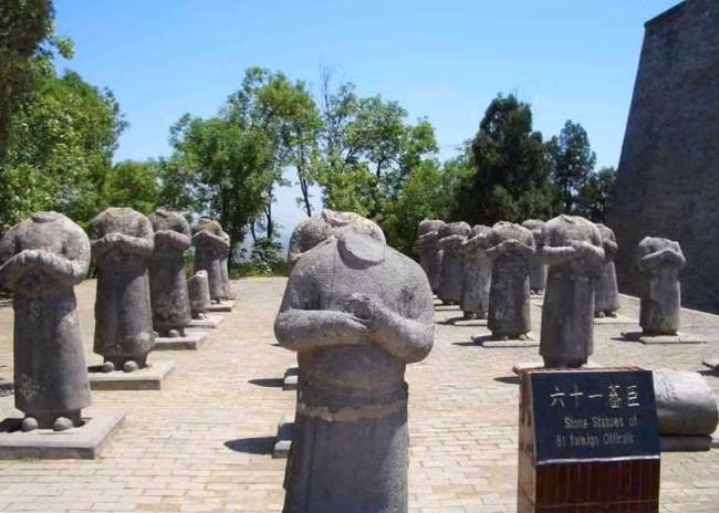 Bi an ron nguoi ve lang mo Vo Tac Thien: 500 tan kho bau-Hinh-5