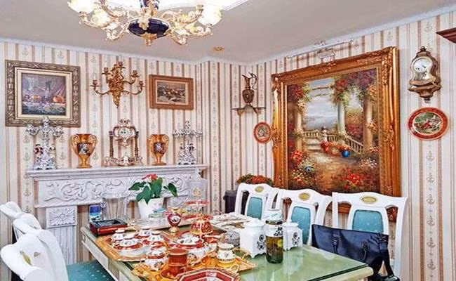 Nội thất cổ được sưu tầm và mang về từ nhiều quốc gia châu Âu.