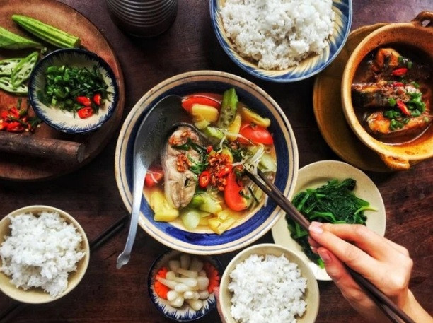 Bo me chong an com khong goi con giao huan, con dau lam dieu soc-Hinh-2