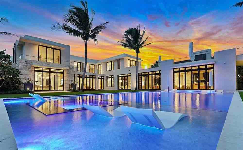 Biệt thự được hoàn thành hồi năm ngoái, chưa từng có người ở. Giá bán đã bao gồm đồ nội thất.