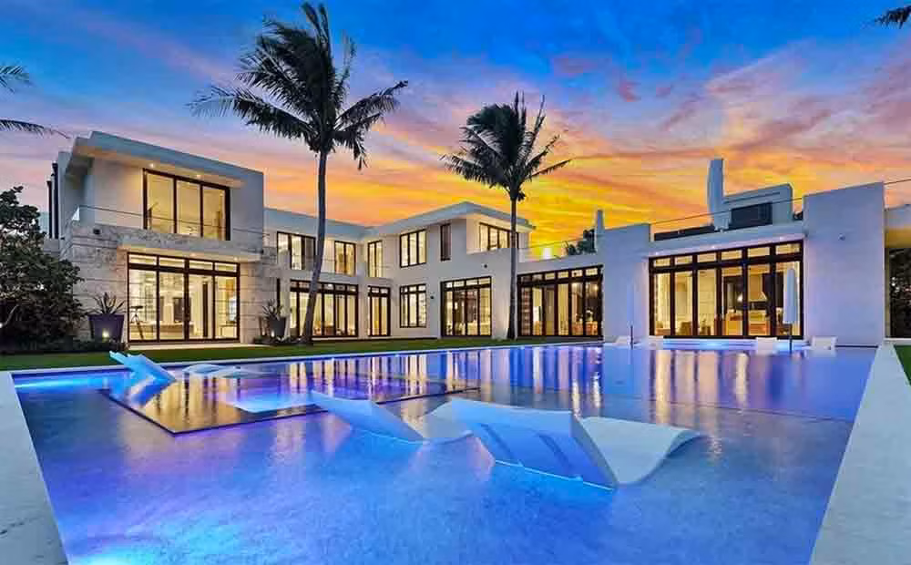 Biệt thự được hoàn thành hồi năm ngoái, chưa từng có người ở. Giá bán đã bao gồm đồ nội thất.