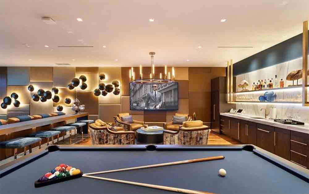Biệt thự sang trọng còn có quầy bar, rạp chiếu phim và bàn chơi billiards.