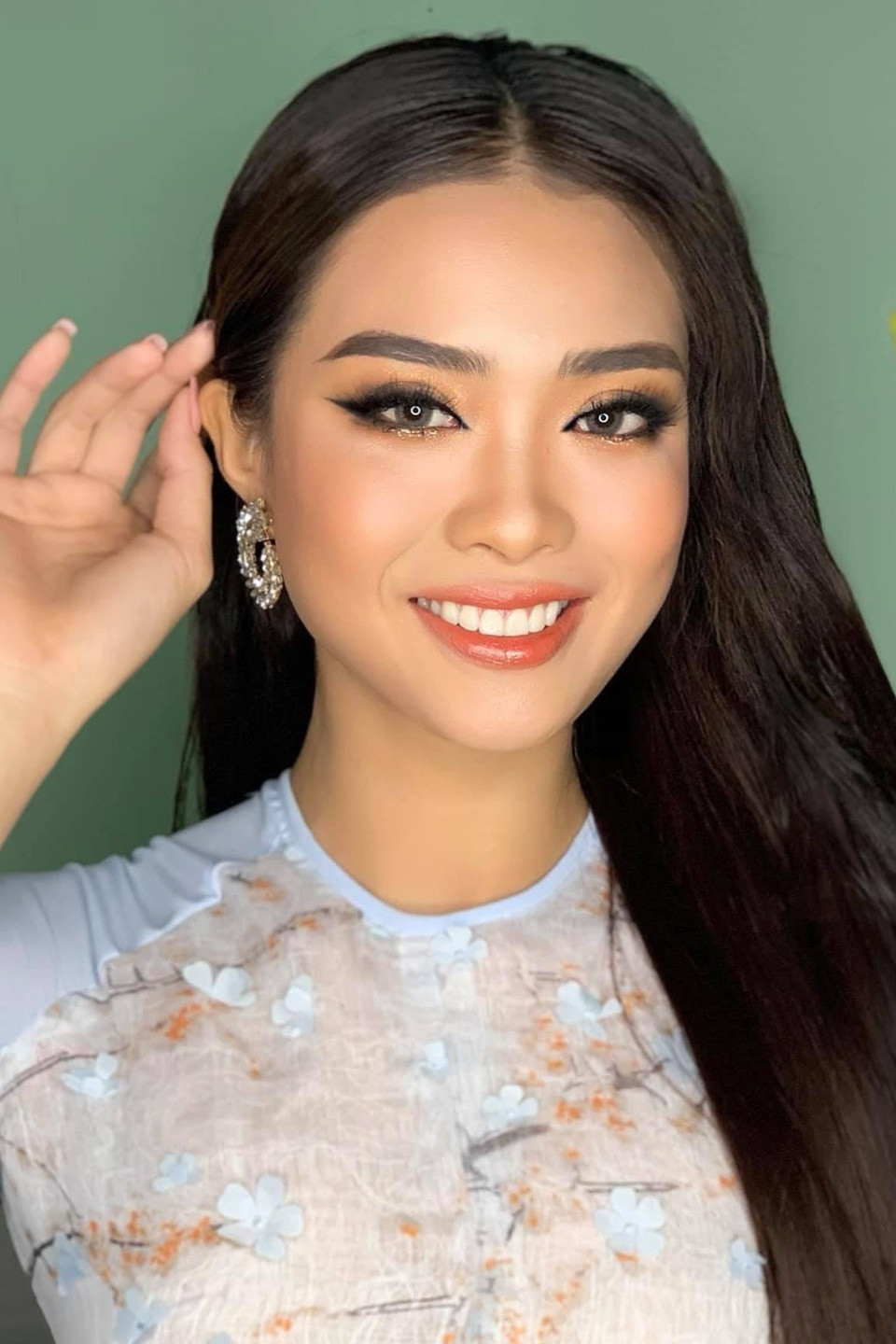 Từ nhỏ đã yêu thích thể thao, năm 14 tuổi, Dương may mắn được một thầy giáo chọn vào đội tuyển bóng chuyền trẻ của tỉnh.