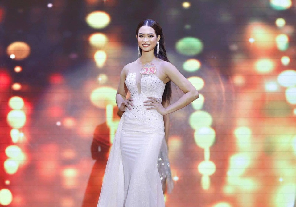 Đến năm 17 tuổi, Dương giành chức vô địch Giải bóng chuyền bãi biển trẻ toàn quốc năm 2019. Sau đó, cô tiếp tục trở thành nhà vô địch Giải bóng chuyền bãi biển trẻ toàn quốc năm 2020 do Liên đoàn bóng chuyền Việt Nam tổ chức. Cô gái cao 1,75 m còn từng đạt danh hiệu Người đẹp bóng chuyền bãi biển toàn quốc năm 2018.