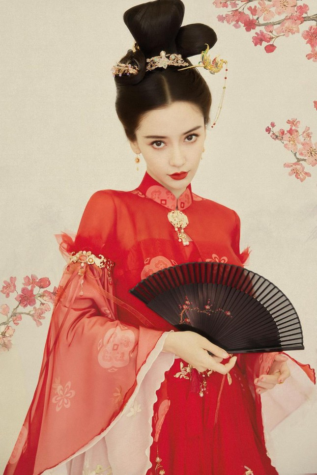 Được biết, "Trần Duyên" là dự án tiên hiệp cổ trang được chuyển thể từ tiểu thuyết cùng tên của tác giả Yên Vũ Giang Nam. Phim khai máy vào cuối năm ngoái, do AngelaBaby và Mã Thiên Vũ đóng chính.