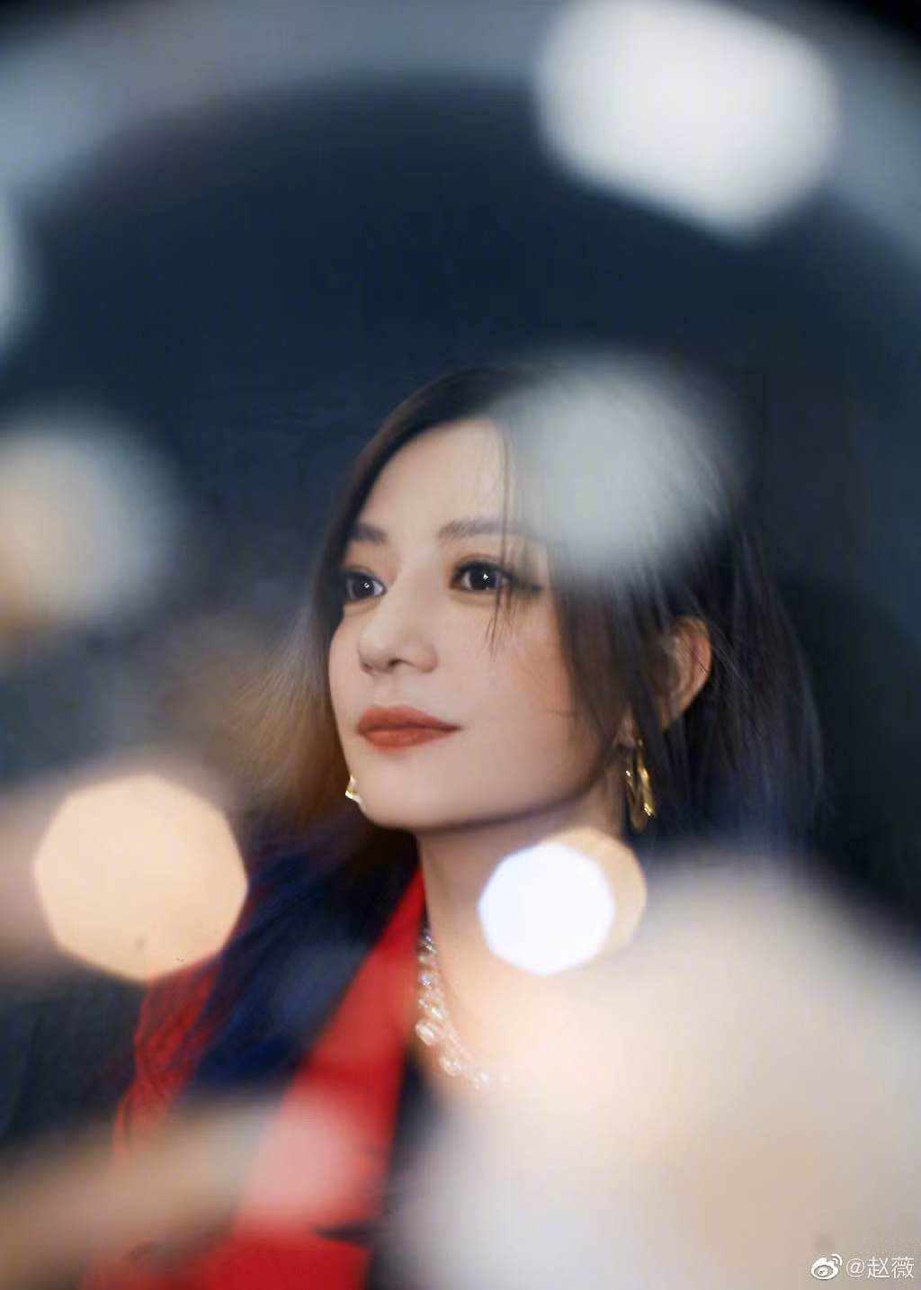 Bên cạnh đời tư, sự nghiệp phim ảnh của ngôi sao Hoàn Châu cách cách cũng là chủ đề được quan tâm hàng đầu. Tháng 10/2020, những hình ảnh của Triệu Vy tại lễ khai máy bộ phim Nhà ở khu trường học - dự án đánh dấu sự trở lại của nữ diễn viên trên màn ảnh nhỏ sau 5 năm vắng bóng khiến khán giả mong chờ.