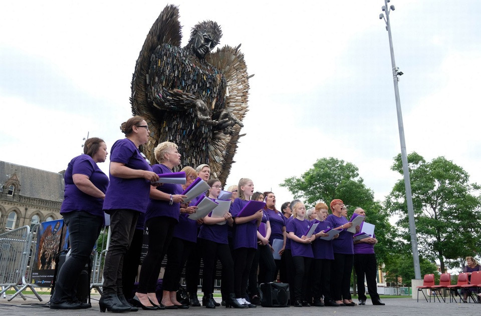 Dự án đã gây chú ý và tạo được tác động lớn. Bức tượng thiên thần được chuyển đến các thành phố khác để trưng bày, nhằm góp phần lên tiếng về bạo lực và tội ác. Ảnh: OA.