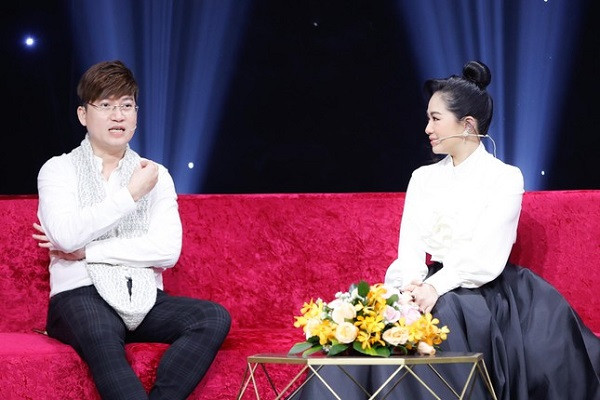 Luong Bich Huu khoe mon qua ma Ung Hoang Phuc tang luc khoi nghiep-Hinh-3