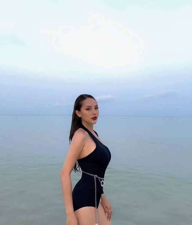 Phùng Bảo Trân (Gia Lai) là bạn gái cũ của cầu thủ Văn Thanh. Bảo Trân và Văn Thanh từng là một trong những cặp đôi đẹp nhất làng bóng đá Việt. Họ công khai tình cảm, luôn dành cho nhau lời lẽ ngọt ngào và những món quà giá trị. Bảo Trân từng chia sẻ: "Nếu Văn Thanh không đá bóng nữa thì về nhà tôi nuôi". Tuy vậy, chuyện tình cảm của cặp đôi đã không có cái kết đẹp.