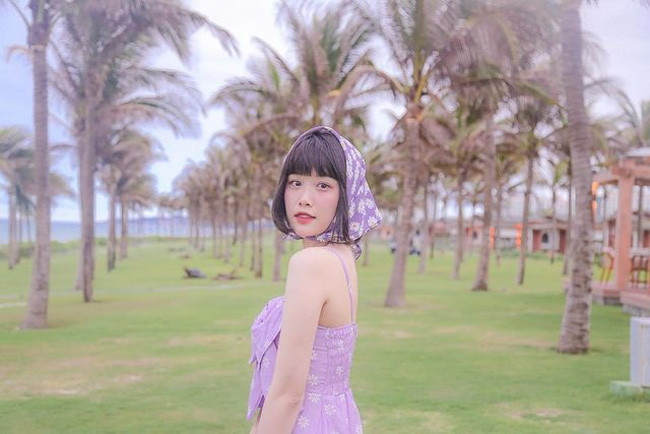 Trang Nhung sớm ổn định cuộc sống sau khi chia tay cầu thủ. Cô nàng cắt phăng mái tóc dài để làm mới mình.