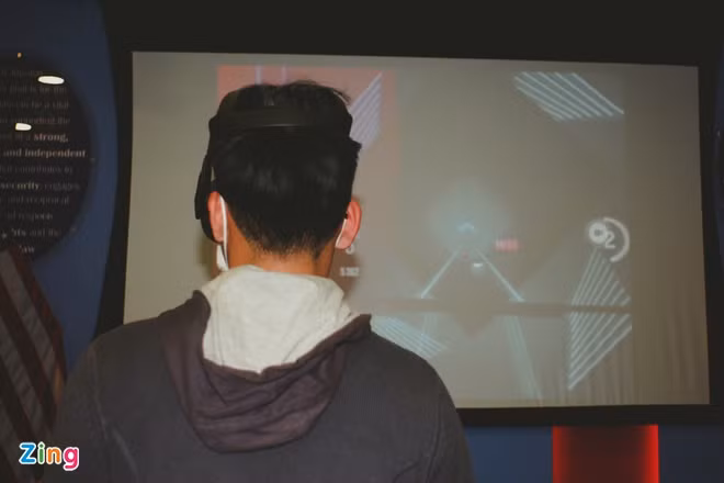 Hoc sinh truong Ams sang tao robot, kinh thuc te ao VR-Hinh-2