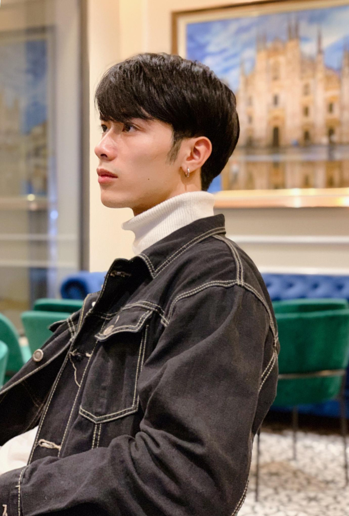 Hiện tại, Lương đang làm thêm mẫu ảnh và sở hữu hơn 10 nghìn người theo dõi trên Facebook. Công việc nào cũng có những thuận lợi và khó khăn nhất định,