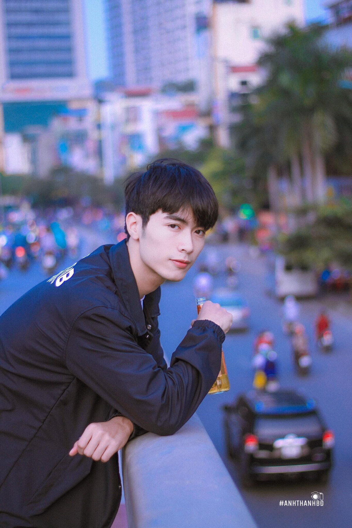 Khi quyết định lựa chọn theo ngành Luật kinh tế 3 tại trường Đại học Mở Hà Nội, Trần Đức Lương cũng đã suy nghĩ và tìm hiểu để đưa ra quyết định, Lương chia sẻ: “Khi mình quyết định học ở đây mình cũng đã tìm hiểu kỹ và cảm thấy môi trường học tập ở đây rất tốt. Mình cảm thấy không có khó khăn gì với ngành học này. Hiện nay, Luật là một ngành gắn liền với đời sống và đang rất phát triển. Càng học sẽ càng thấy thích thú và cuốn hút chứ không khô khan như những gì mọi người thường nghĩ. Điều quan trọng hơn là mọi người nên lựa chọn ngành học mà bản thân yêu thích thì mới có cảm hứng và thích học được”.