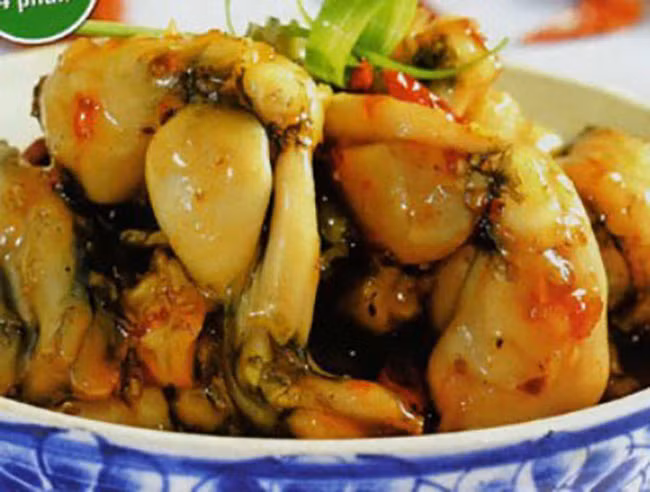 1 kg ếch òn có giá từ 150.000-180.000 đồng/kg, có thể làm các món luộc, nướng , làm gỏi, canh chua ếch òn.