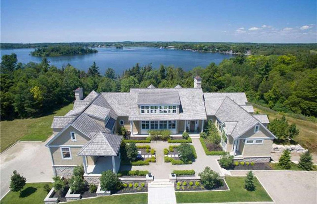 Vào mùa hè năm 2018, ngôi sao nhạc pop này mua một căn biệt thự phong cách đồng quê với giá 5 triệu USD ở thị trấn Puslinch, Canada. Ảnh: House Sigma.