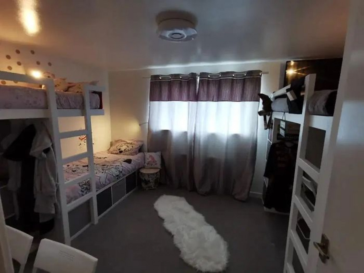 Cả căn phòng đã trở nên thoáng đãng, rộng rãi hơn.