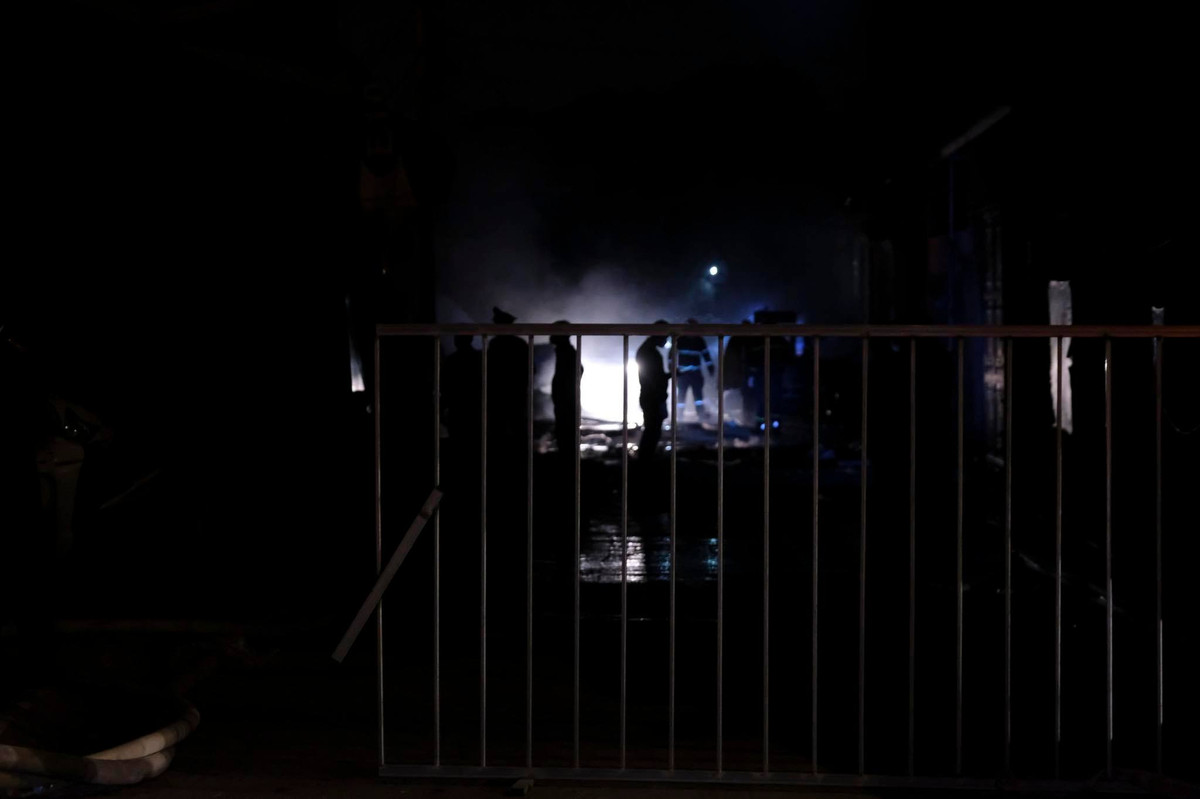 Lãnh đạo UBND xã Ninh Hiệp cho biết, đơn vị đang thống kê số hộ thiệt hại sau vụ cháy để gửi báo cáo lãnh đạo huyện, thành phố. Theo vị này, diện tích cháy khoảng hơn 2.000 m2 của vài hộ kinh doanh. 