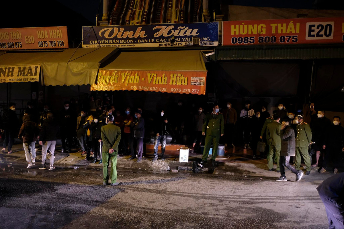 Hiện vụ cháy hơn 2.000m2 ở chợ vải Ninh Hiệp đang được cơ quan chức năng điều tra, làm rõ.