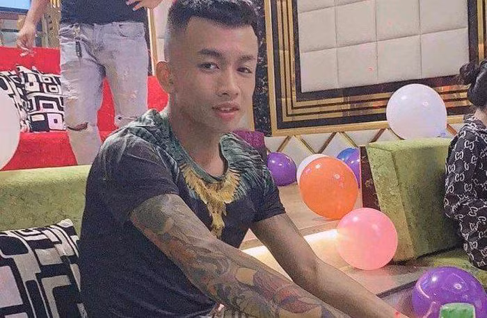  Truy tìm bị can đang điều trị tại bệnh viện thì bỏ trốn: Ngày 30/12, Công an tỉnh Quảng Nam cho biết, đang truy tìm Vương Nhật Vũ (còn gọi là Hin, ngụ thôn Bến Trễ, xã Cẩm Hà, TP Hội An, Quảng Nam) bị khởi tố hình sự để điều tra về hành vi "mua bán trái phép chất ma túy". Theo đó, trong quá trình tạm giam, Vũ bị bệnh và được đưa vào bệnh viện để điều trị lợi dụng sơ hở Vũ bỏ trốn. 