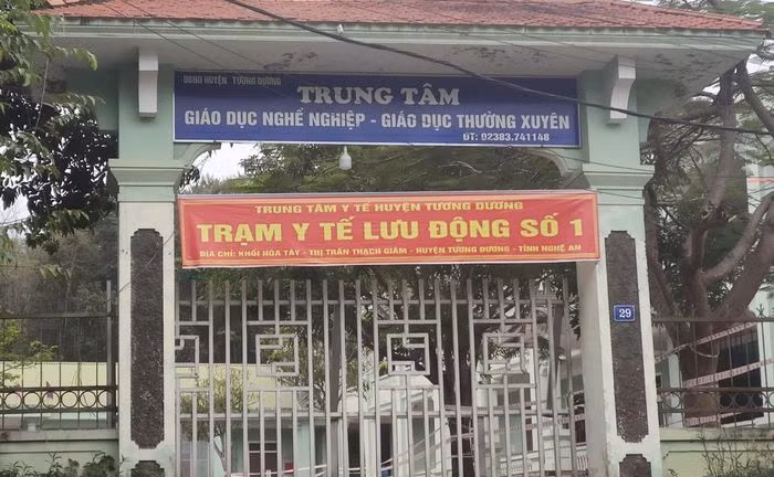  Khởi tố phó giám đốc trung tâm giáo dục ở Nghệ An: Ngày 31/12, UBND huyện Tương Dương (Nghệ An) cho biết, công an huyện này vừa có quyết định khởi tố đối với ông Bùi Văn Chiến - Phó Giám đốc Trung tâm Giáo dục thường xuyên - Giáo dục nghề nghiệp huyện Tương Dương vì liên quan đến vấn đề tài chính tại trung tâm này. 