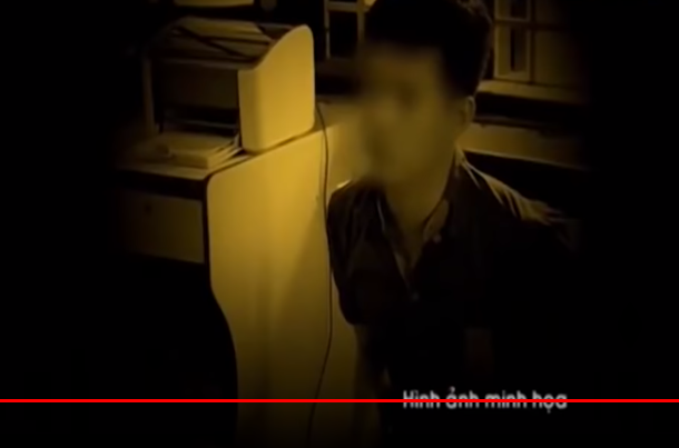 Trước thời điểm xảy ra vụ án khoảng 2 tháng, Tuấn về Hà Nội làm thuê đã được một người bạn giới thiệu làm quen với Phương (23 tuổi, quê ở Thanh Hóa), một cô gái chưa chồng. Với bản tính trăng hoa, Tuấn lén lút quan hệ với cô gái trên. Trong thời gian đó, Tuấn giấu nhẹm chuyện anh ta đã có gia đình, đối tượng này đã hai lần xuống nơi Phương cùng mẹ đẻ thuê nhà ở đường Giáp Bát (Hà Nội) chơi…