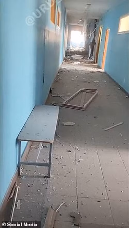 Đoạn video được đăng tải cho thấy, nhiều học sinh sợ hãi tháo chạy khi vụ xả súng xảy ra.