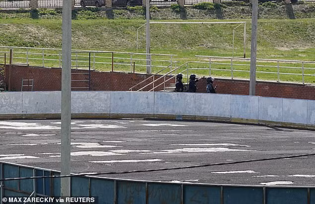 Theo RIA, một nghi phạm xả súng 19 tuổi đã bị bắt giữ.