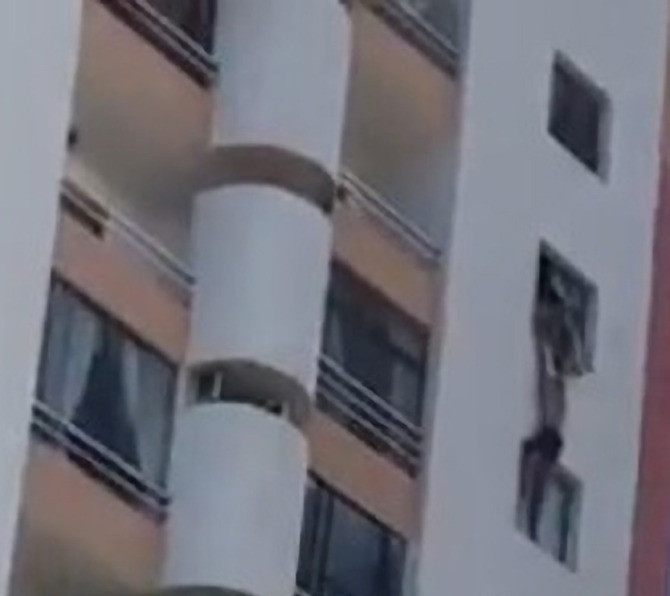 Nam thanh nien day ban gai tu tang 12 xuong roi tu sat-Hinh-2