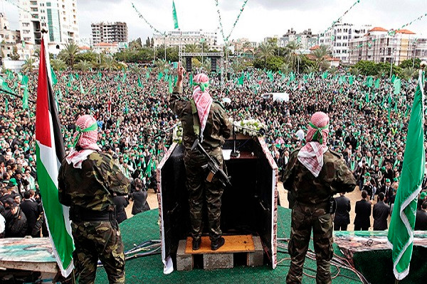Cánh quân sự của Hamas thường được biết tới là "Lữ đoàn Al-Qassam" hoặc có tên đầy đủ là "Lữ đoàn Izz ad-Din al-Qassam", được thành lập năm 1993. Các binh sĩ thường giấu kín danh tính và thường xuất hiện với mũ chùm kín đầu chỉ để hở ra đôi mắt trong hầu hết hoạt động bên ngoài. Ảnh: AM.