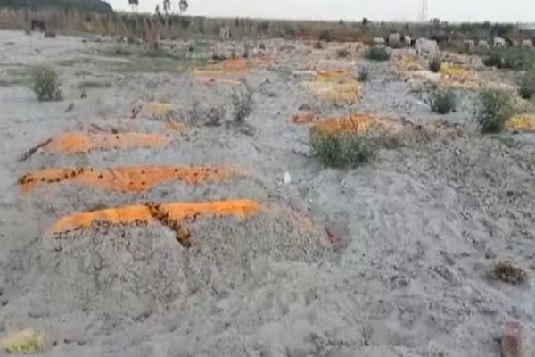 An Do phat hien nhieu thi the chon vui duoi cat o song Hang