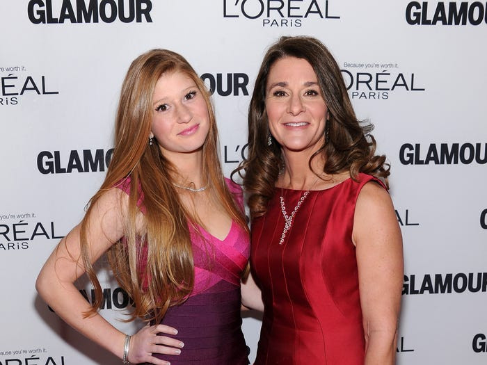 New York Post đưa tin, vào năm 2017, cha mẹ của Jennifer đã mua một căn hộ trị giá 5 triệu USD chỉ cách trường y của con gái vài dãy nhà.