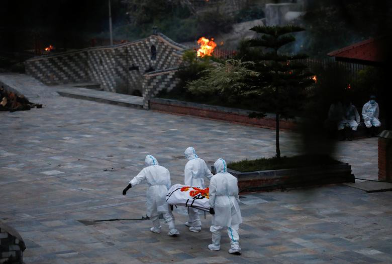 "Số ca mắc COVID-19 tăng đột biến, vượt quá khả năng của hệ thống y tế và các bệnh viện đã hết giường. Tình hình trở nên khó kiểm soát", Bộ Y tế Nepal cho biết.