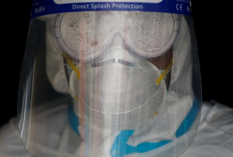 Ngoài ra, chuyên gia y tế Suresh Panthee, một trong những nhà sáng lập của Viện nghiên cứu bền vững ở Nepal, cho rằng Nepal đã chủ quan sau khi tránh được sự bùng phát mạnh trong làn sóng COVID-19 thứ nhất.