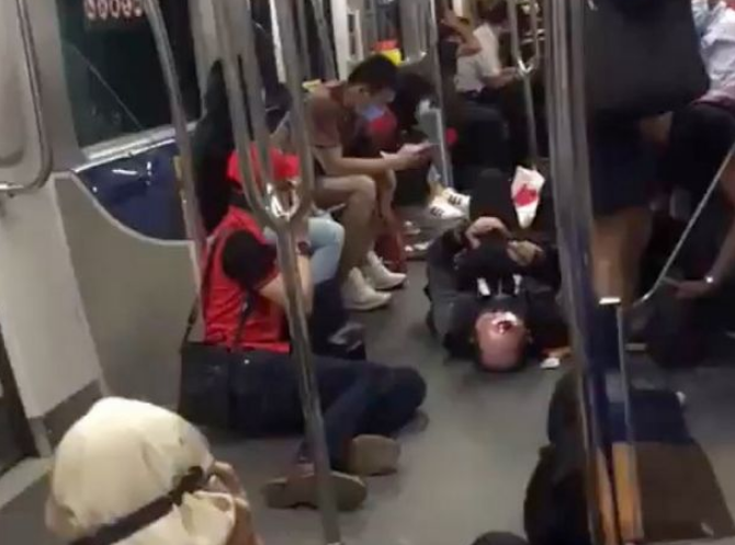 Hien truong tau dien ngam dam nhau o Malaysia, 200 nguoi bi thuong-Hinh-7