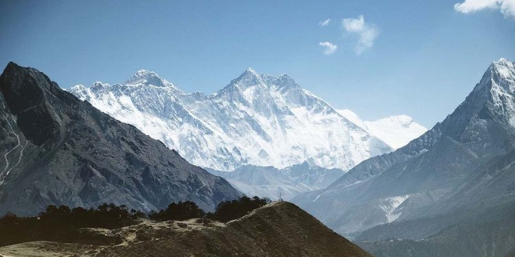 Đài truyền hình Na Uy NRK cho biết, một người Sherpa trong nhóm của Ness cũng có kết quả dương tính với SARS-CoV-2. Ảnh: Twitter.