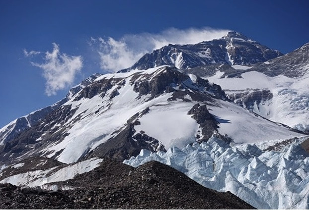 Một nguồn tin cho biết thêm, nhân viên tại một bệnh viện tư nhân ở Kathmandu xác nhận rằng những người leo núi (từ Everest) đã có kết quả dương tính với COVID-19. Ảnh: NG.